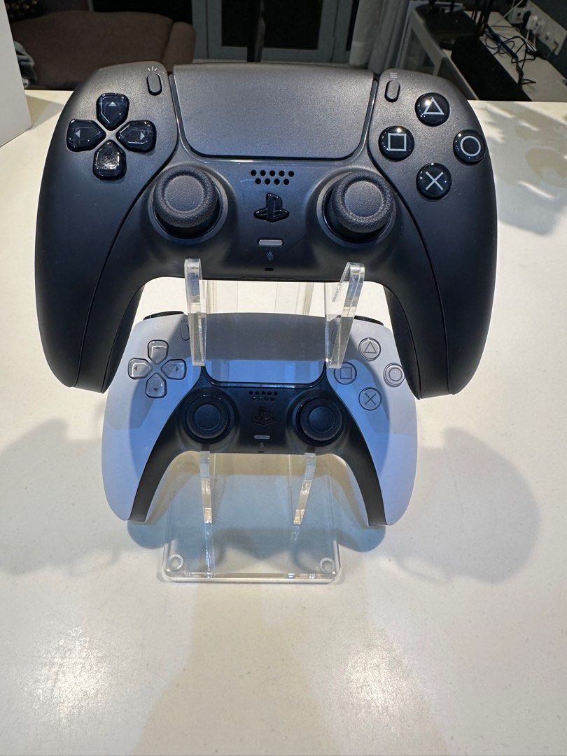 Controller Stand (Category: Controllers) located in Singapore. Submitted by cire84 (Listing ID 1222975537, Image 2). Description: Control stand suitable to hold 2 control of any platform (PS4, PS5, XBox).