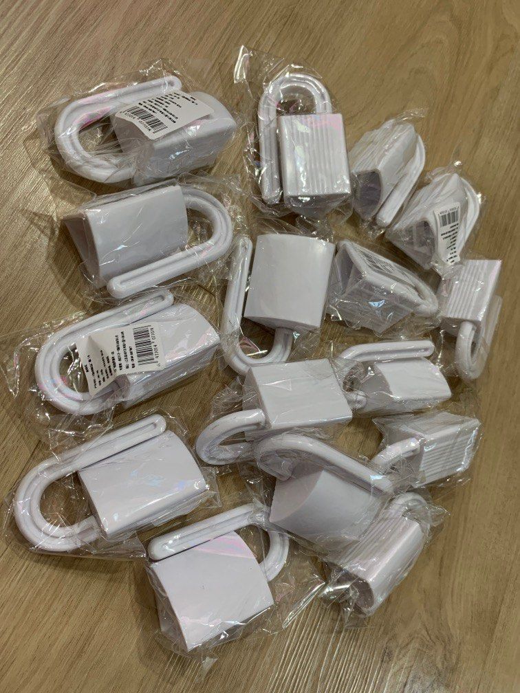 Door guide protector (Category: Safety Gates, Locks & Protectors) located in Singapore. Submitted by chri5chwoei (Listing ID 1222907342, Image 1). Description: Total 12pcs.