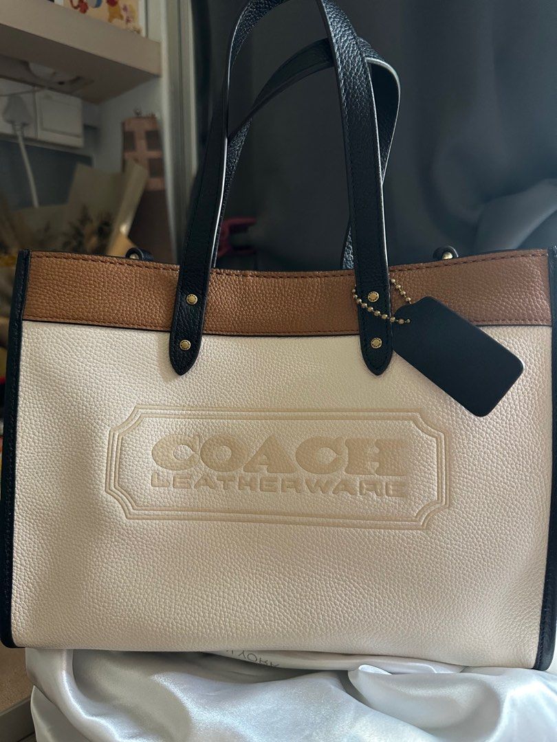 Field tote 30 in best sale colorblock with coach badge
