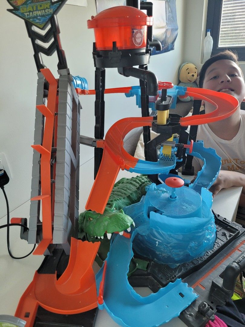 Hot wheels ultimate hotsell gator car wash playset