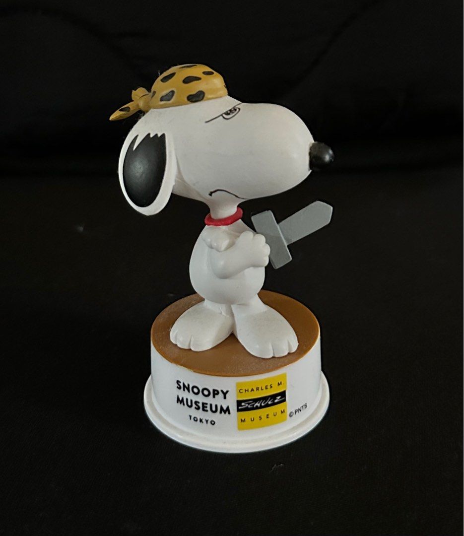 Japan Snoopy Museum figurine, 興趣及遊戲, 收藏品及紀念品, 明星周邊 Carousell