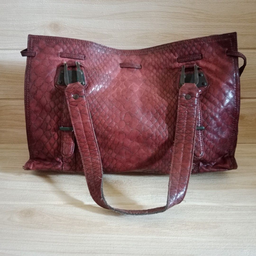 Jessica Simpson (Category: Shoulder Bags) located in Pasig City. Submitted by michy.22 (Listing ID 1223000571, Image 3). Description: Jessica Simpson shoulder bag (Maroon) 750 + SF with flaws Large - XL LBC, Mr. Speedy or you can book your own courier *no Shopee check-out rfs: decluttering.