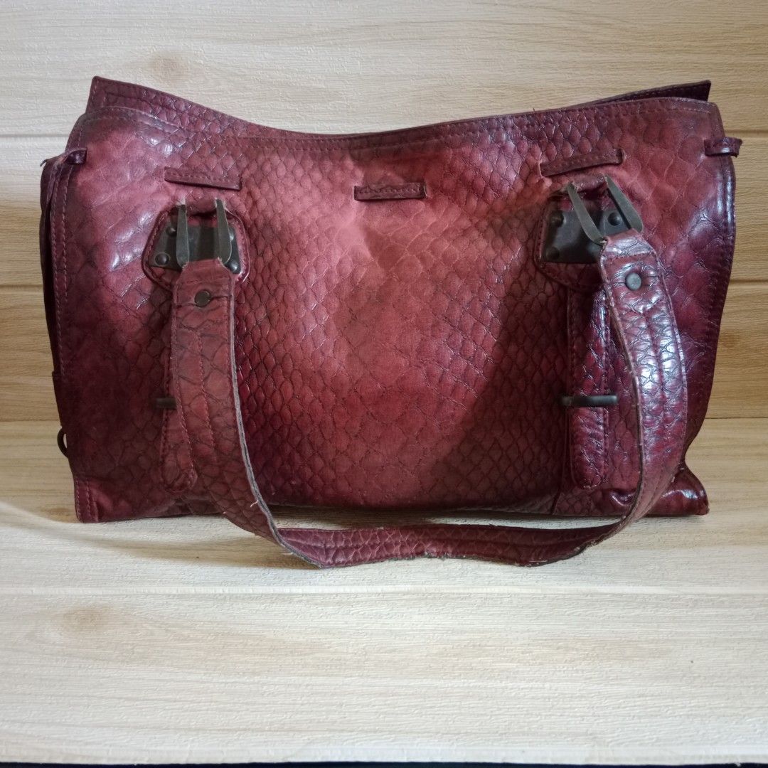 Jessica Simpson (Category: Shoulder Bags) located in Pasig City. Submitted by michy.22 (Listing ID 1223000571, Image 1). Description: Jessica Simpson shoulder bag (Maroon) 750 + SF with flaws Large - XL LBC, Mr. Speedy or you can book your own courier *no Shopee check-out rfs: decluttering.