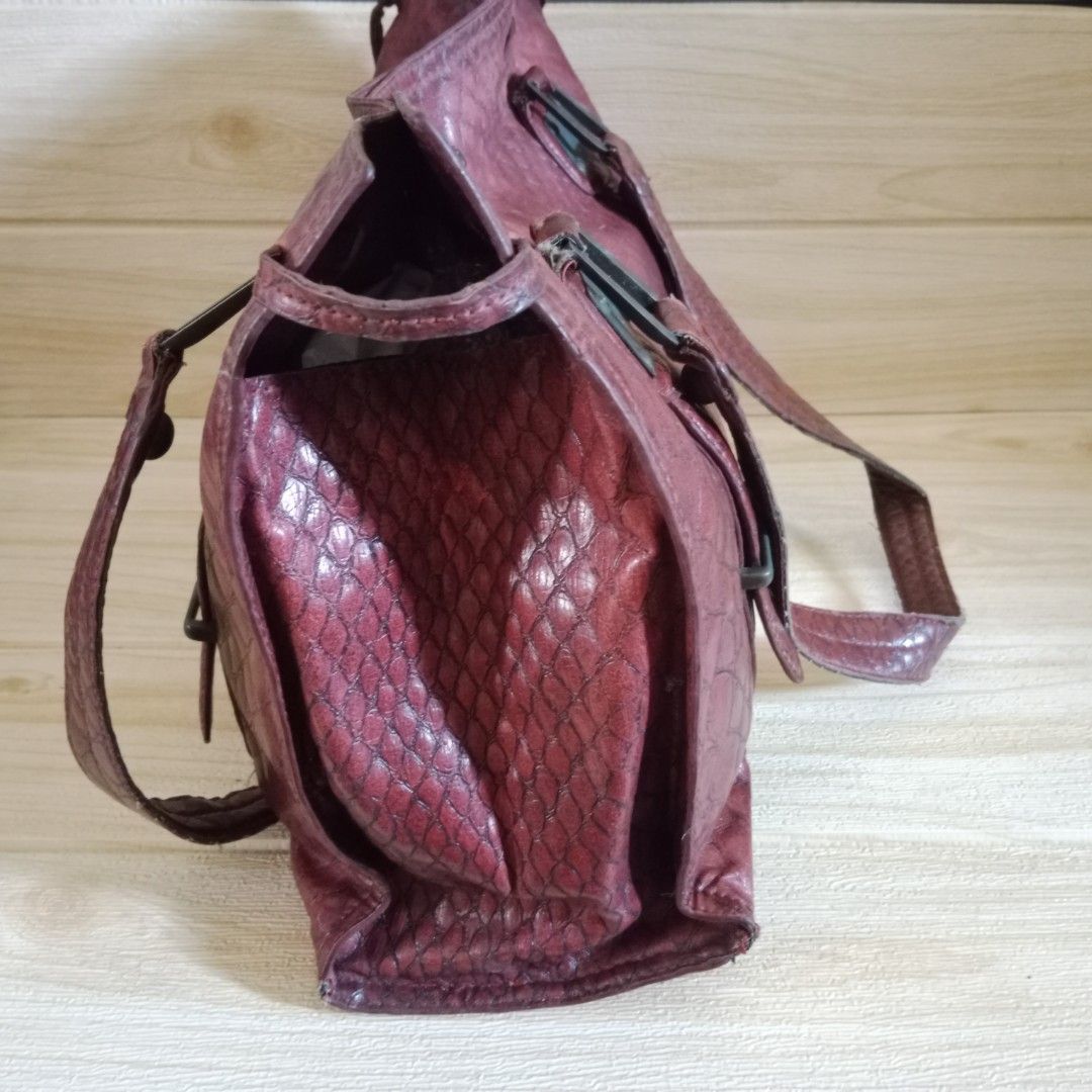 Jessica Simpson (Category: Shoulder Bags) located in Pasig City. Submitted by michy.22 (Listing ID 1223000571, Image 2). Description: Jessica Simpson shoulder bag (Maroon) 750 + SF with flaws Large - XL LBC, Mr. Speedy or you can book your own courier *no Shopee check-out rfs: decluttering.