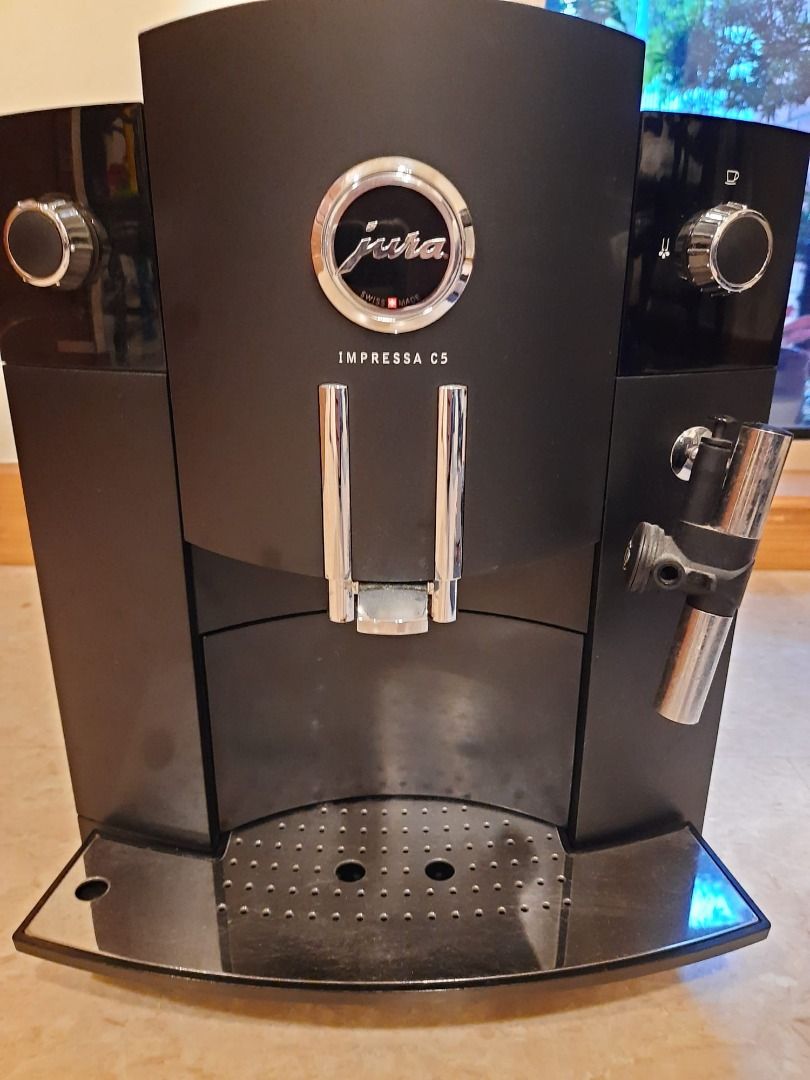 Jura impressa C5 black c/w easy capuccino, TV & Home Appliances