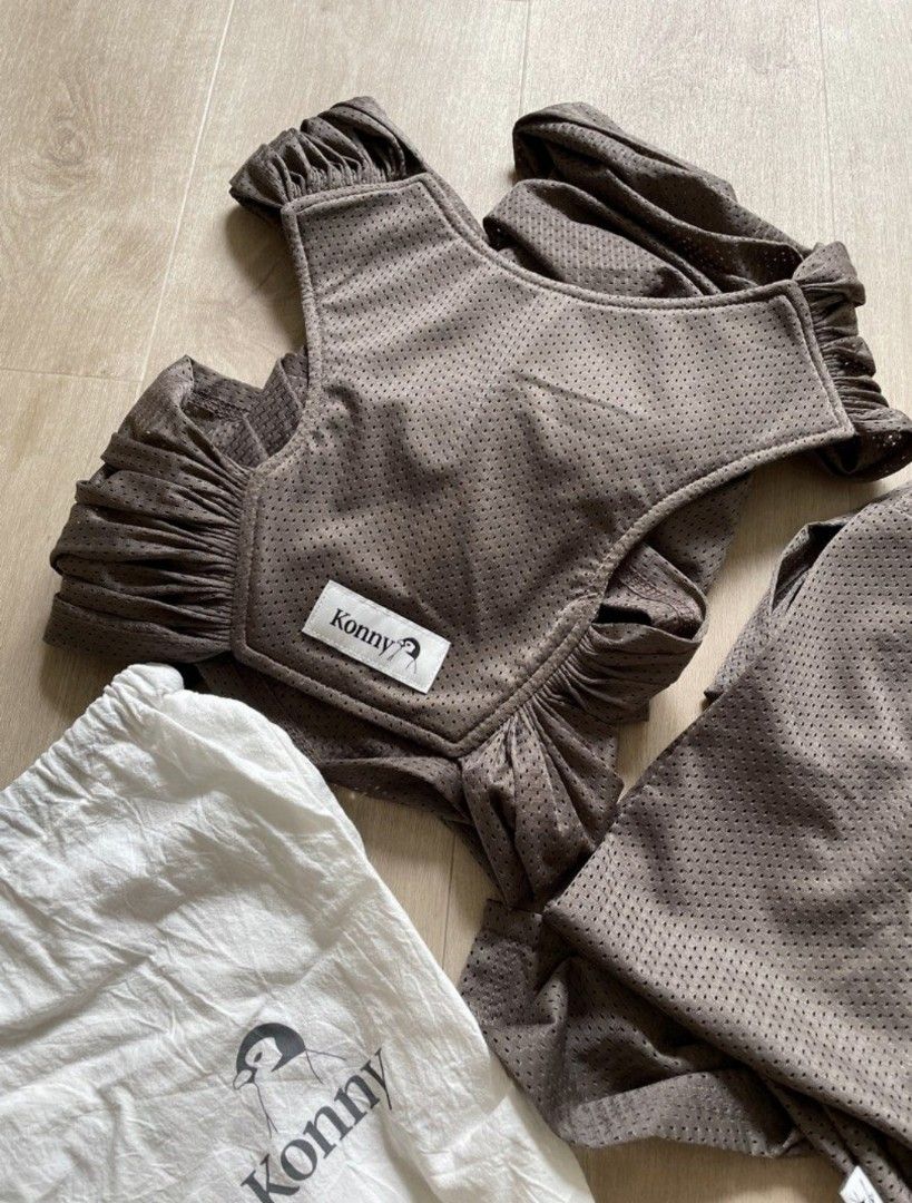 Konny Baby Carrier SUMMER in Mocha M, Babies & Kids, Going Out