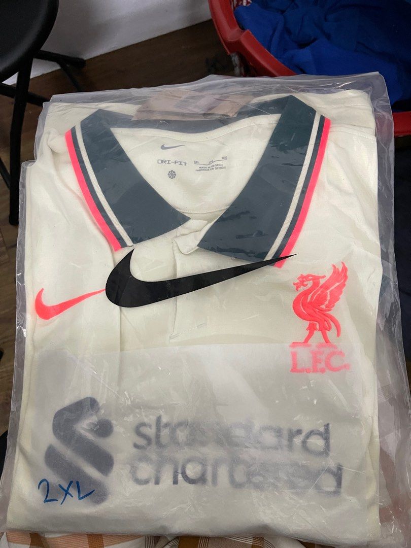 Liverpool top cream kit
