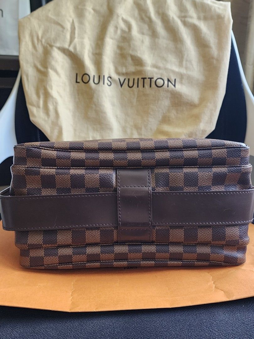 LOUIS VUITTON DAMIER EBENE NAVIGLIO SHOULDER/MESSENGER BAG, with adjustable  dark brown fabric shoulder strap, gold tone hardware and dark brown leather  trims, top zip closure and two overlaying flaps with snap closure