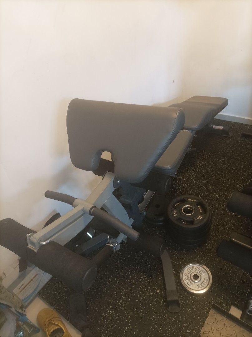 MBEL multiprogram excercise bench （分類：運動與健身 - 舉重和啞鈴）位於 Hong Kong。 由 vicberge 提交（商品編號 1222858689，圖片 2）。簡介： MBEL multi program weight bench for..sit ups,leg extension/curl,biceps curl etc..comes with a 28mm weight plates holder.。