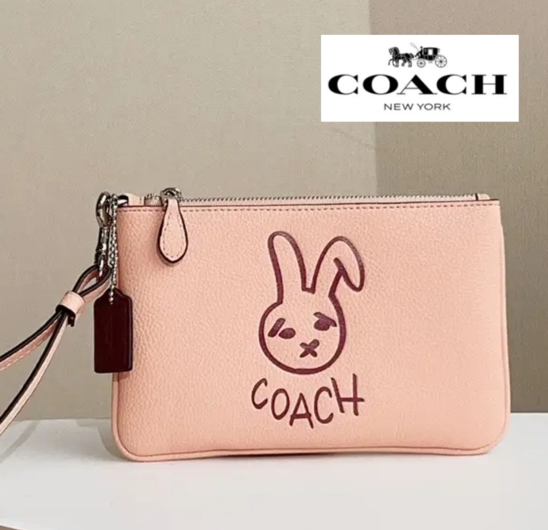 COACH CF938 INY BUNNY GRAPHIC POLISHED PEBBLE SMALL WRISTLET Bag Pink