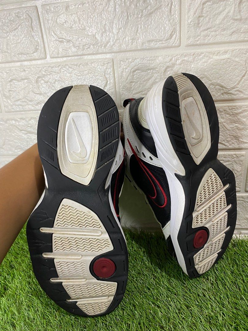 squeaky nike air monarch