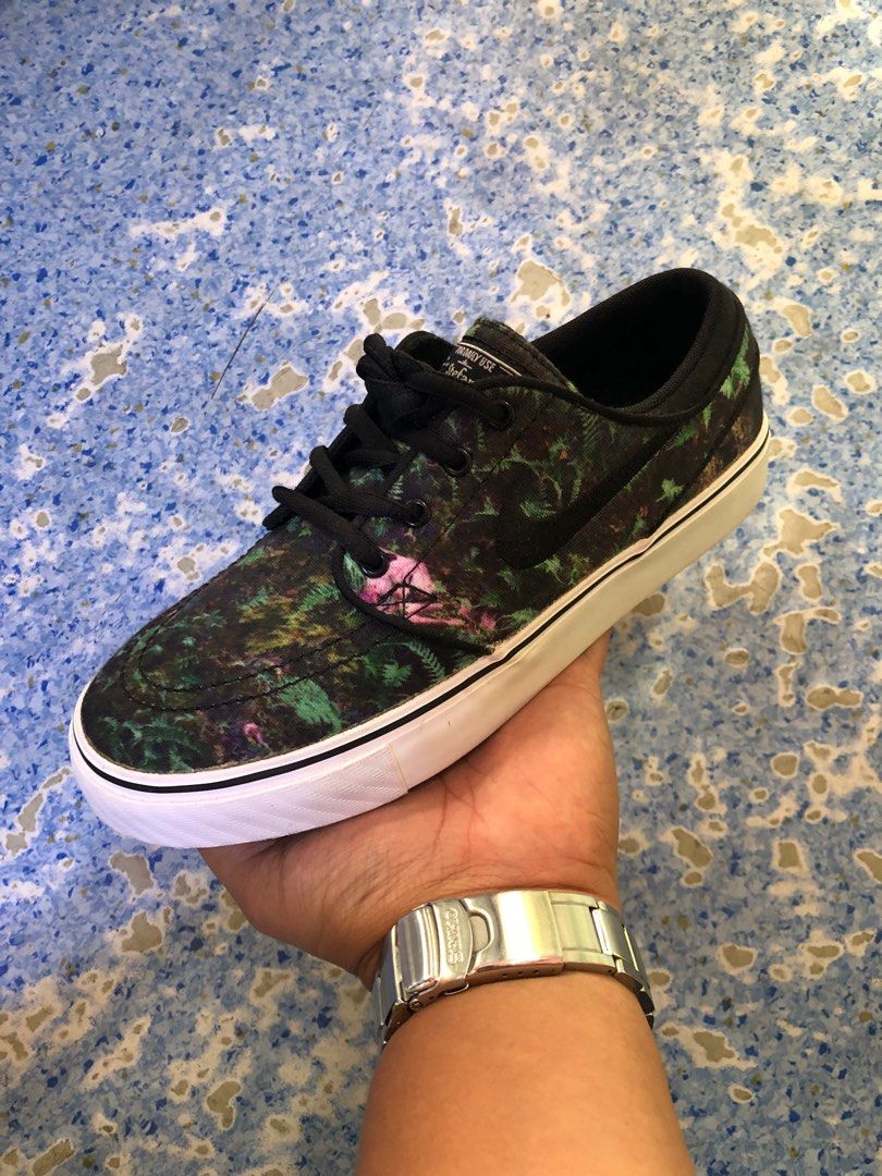 Nike floral skate shoes top