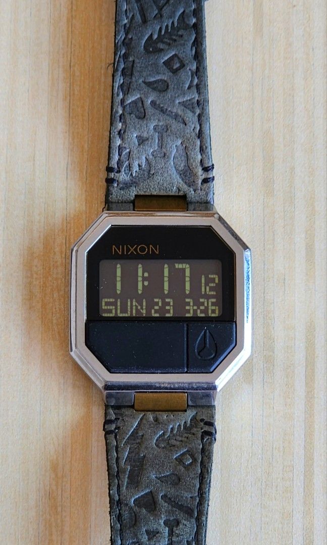 Nixon rerun leather hotsell