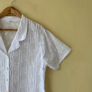 [no nego pls] White Embroidered Cropped Shirt