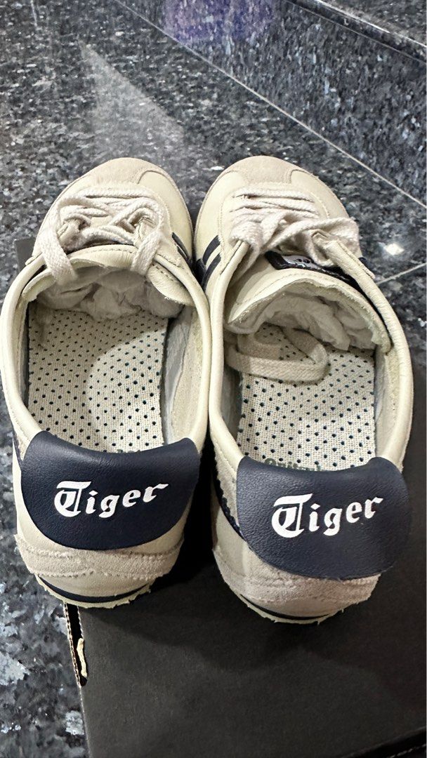 Onitsuka Tiger men sneaker (Category: Sneakers) located in Singapore. Submitted by iluvbreaddd (Listing ID 1222919814, Image 2). Description: negotiable. .