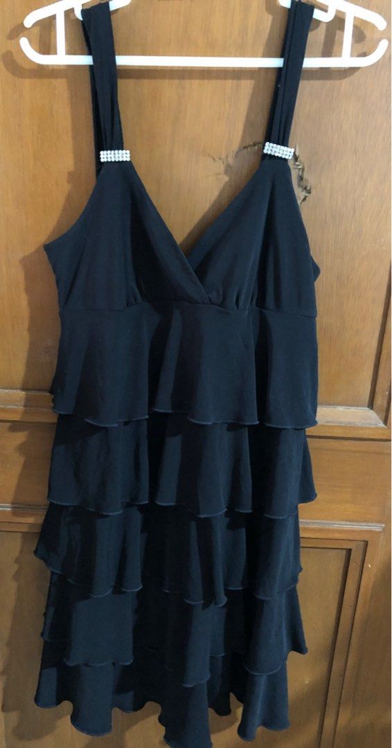 Party Dress Gown (Category: Evening dresses & gowns) located in Mandaluyong City. Submitted by joebren24 (Listing ID 1222879473, Image 2). Description: Evening dress gown Made i Indonesia.