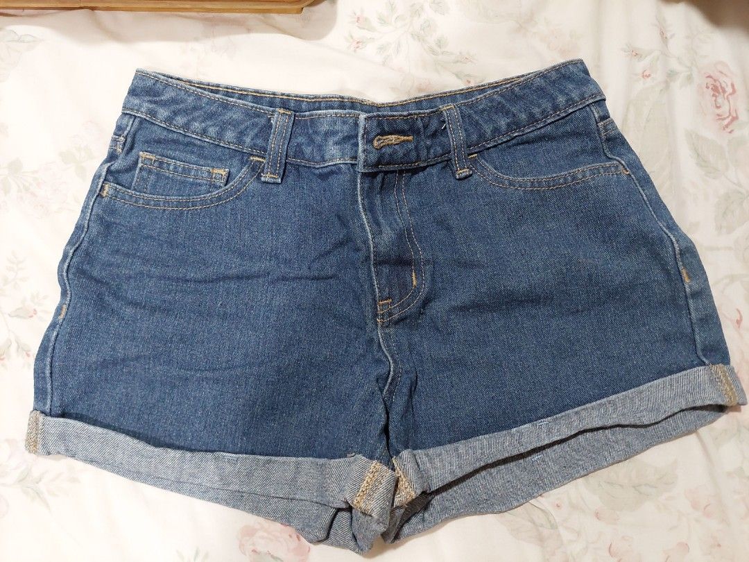 Penshoppe Denim Cuffed Shorts (Category: Shorts) located in San Juan City. Submitted by _rian (Listing ID 1222938679, Image 1). Description: No issues just doesn't fit anymore.