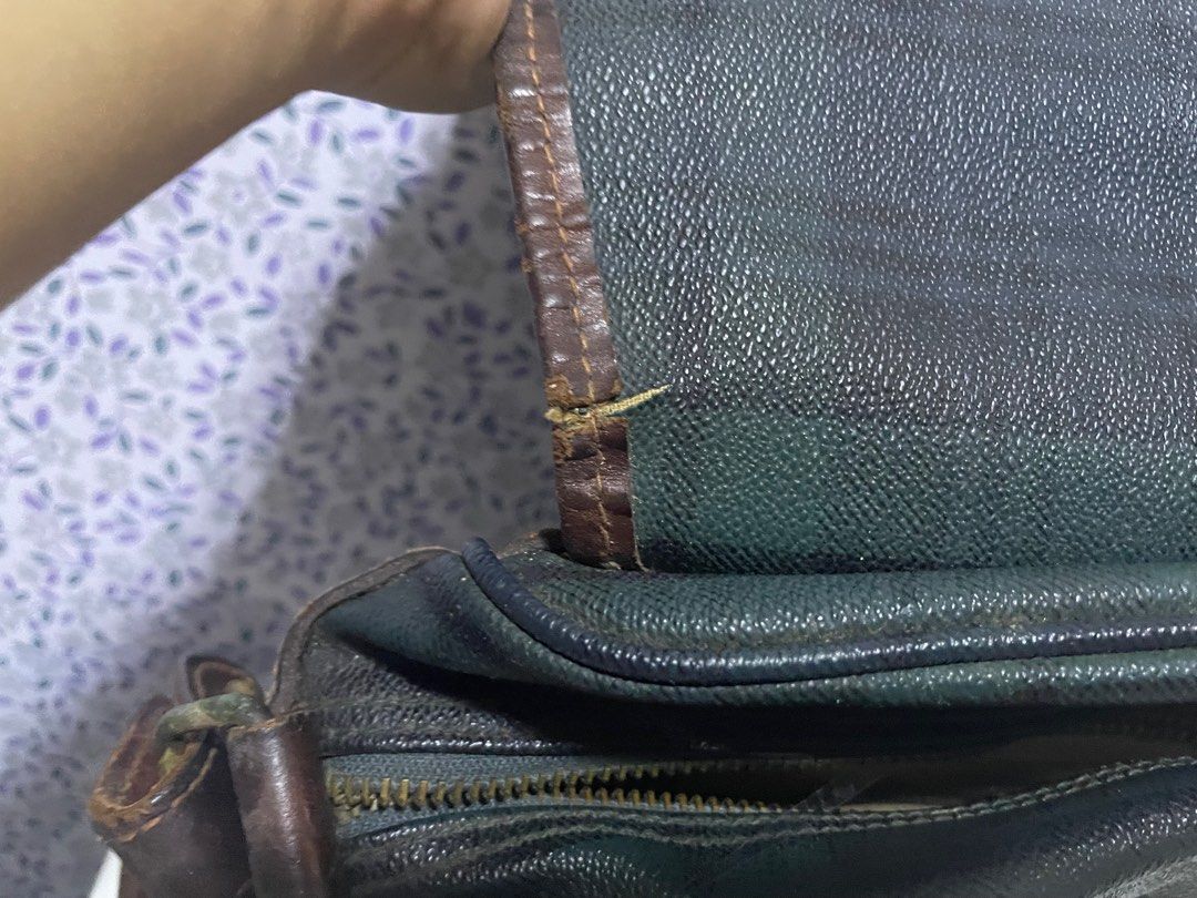 Ralph Lauren vintage messenger bag (Category: Cross-body Bags) located in Mandaluyong City. Submitted by lifelistener (Listing ID 1222844122, Image 2). Description: pure leather authentic RL vintage ok un pa strap may konting tuklap lang good for a project bag price nego.