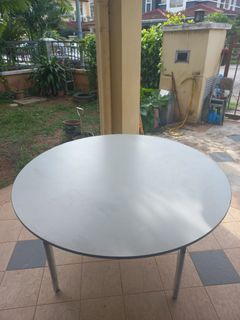 round table, diameter = 5ft