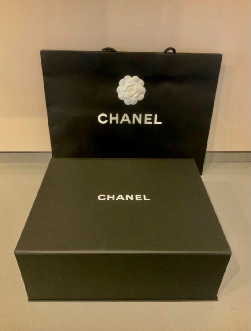 Chanel Christmas Small magnetic box Paper, Ribbon & Camellia