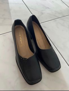 Sepatu kulit sapi asli block heels hitam