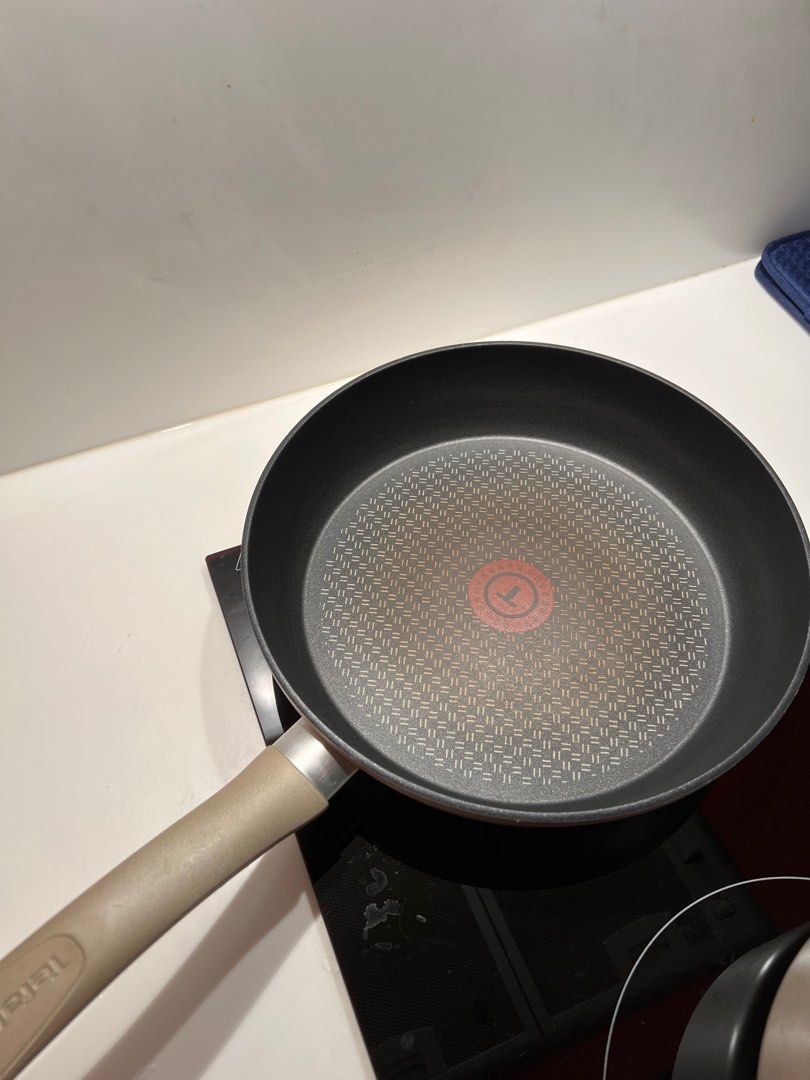 Tefal induction frying pan, Furniture & Home Living, Kitchenware