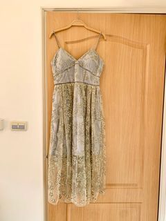 the show 莫蘭迪色復古細肩過膝蕾絲手工紗禮服 洋裝