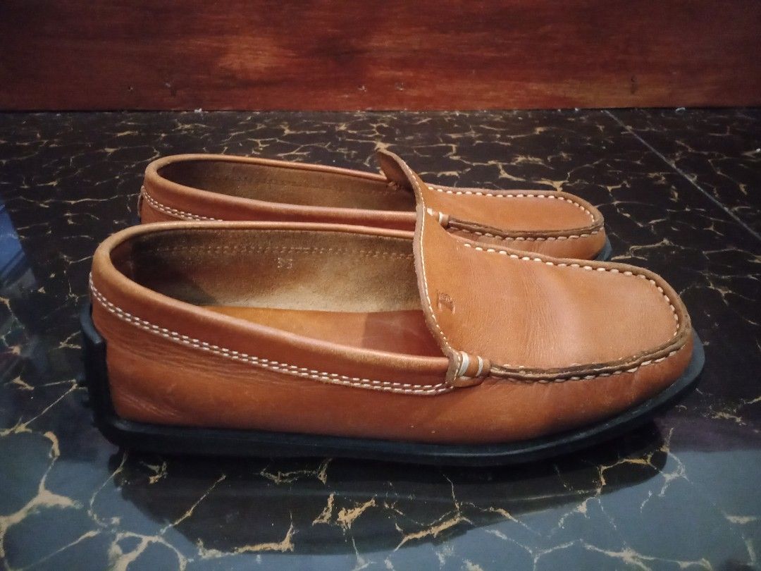 SALE 950 until August 24 only Orig Tod s Junior 33 Babies Kids Babies Kids Fashion on Carousell
