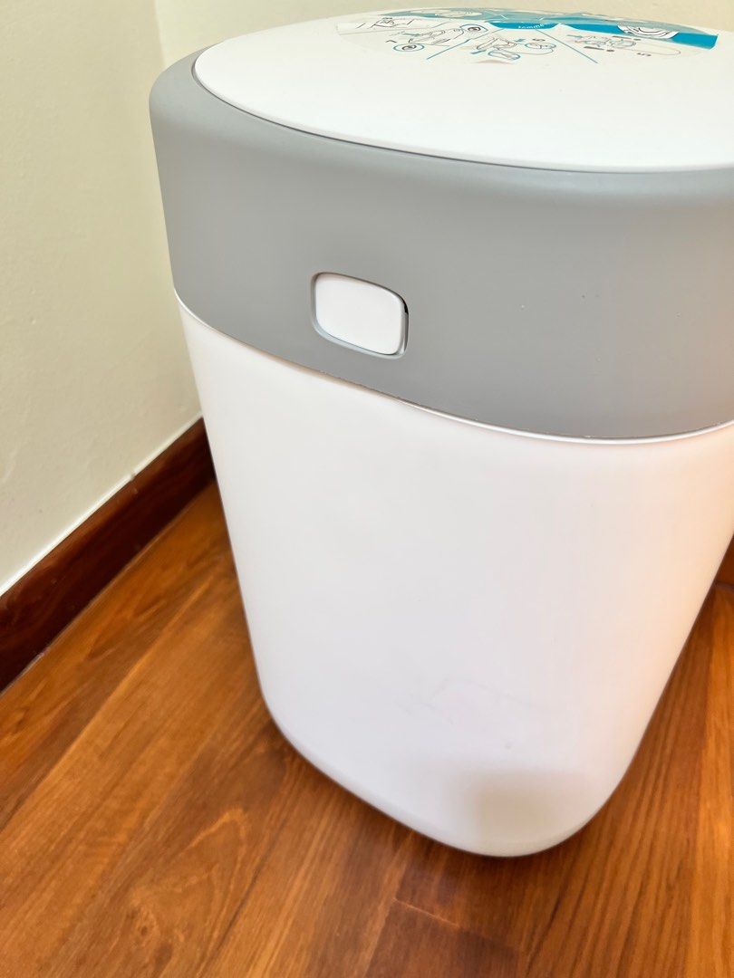 Tommee Tippee Diaper bin, Babies & Kids, Bathing & Changing, Changing