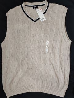 UNIQLO CABLE V NECK KNITTED VEST
