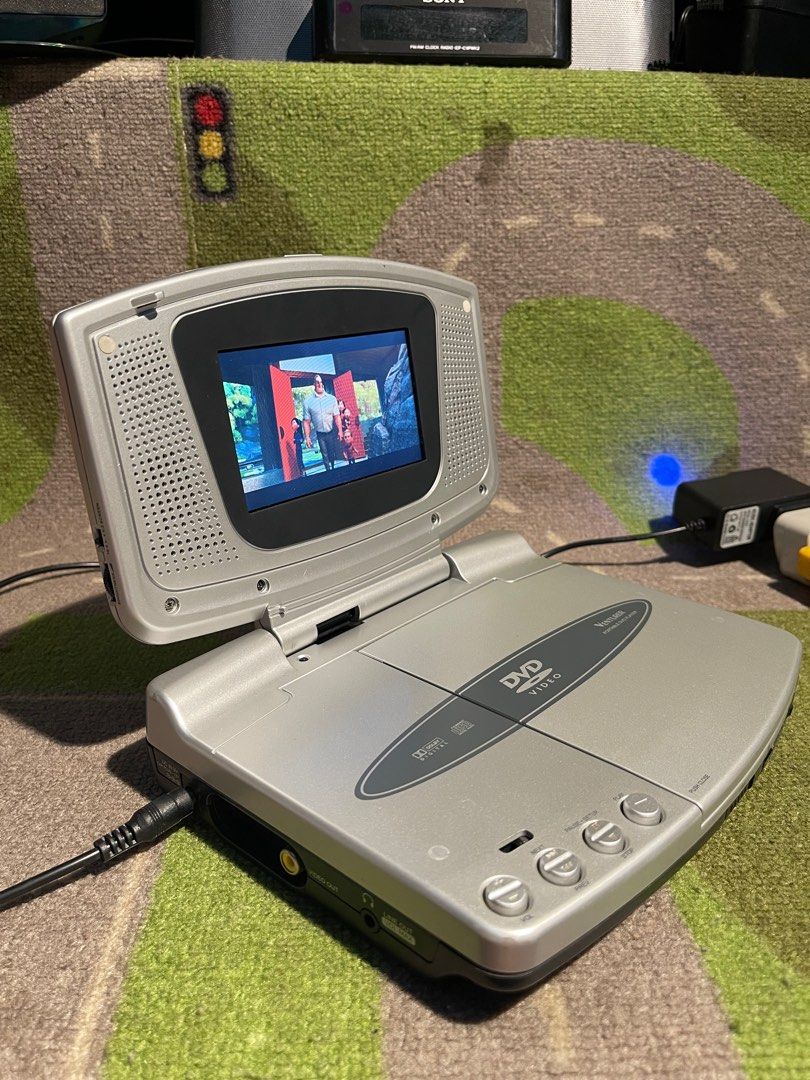 Venturer portable Dvd Player 220v Dolby Digital FREE ORIGINAL DVD not