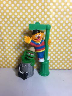 Vintage 1990's Oscar The Grouch Sesame Street w/ Skunk Applause Figure and Dip N Blow Bubbles Ernie 2014