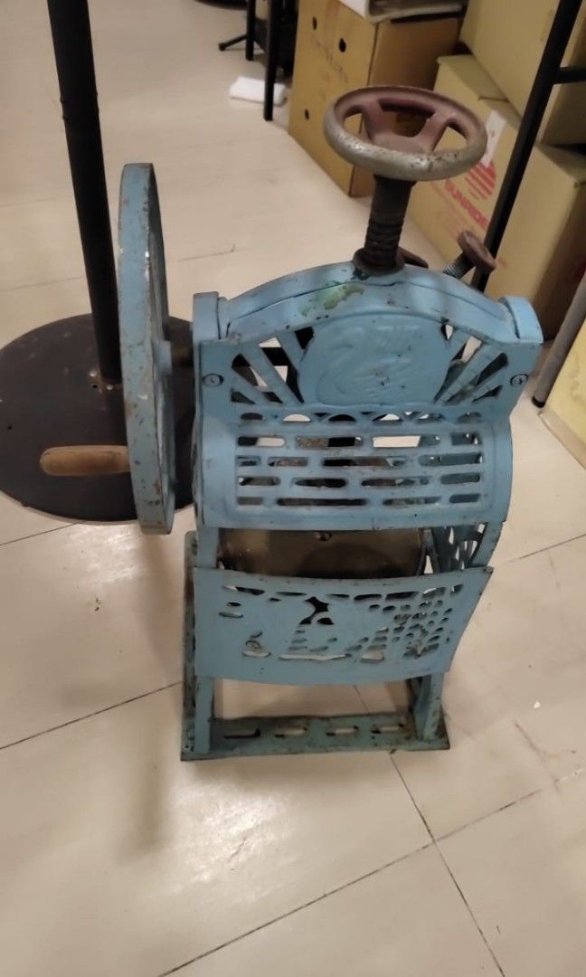 Vintage ice shaver machine, Furniture & Home Living, Kitchenware