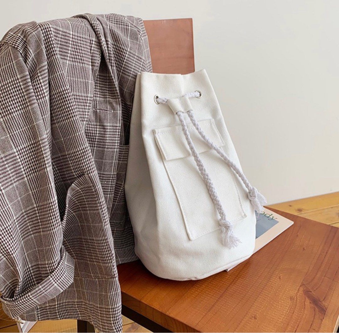White canvas online shoulder bag