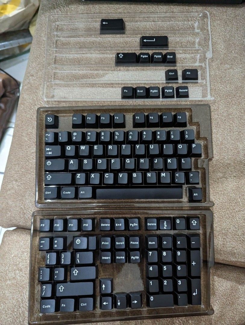 Yongqui WOB ABS cherry profile keycaps and 65 feltpad, Computers