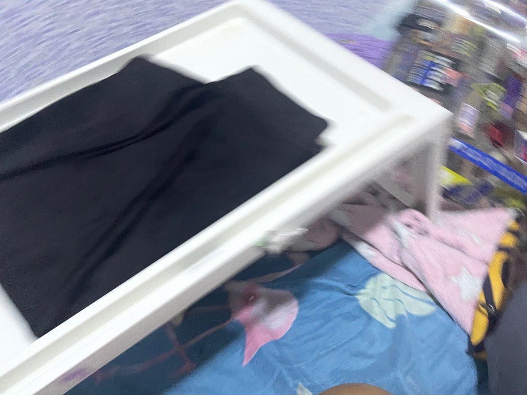 Zara Trafaluc Imprted black leggings (Category: Activewear) located in Mandaluyong City. Submitted by lifelistener (Listing ID 1222850437, Image 2). Description: super lambot black leggings for work out or OOTD with zipper sa size and zipper sa ankles never been used too small for me.