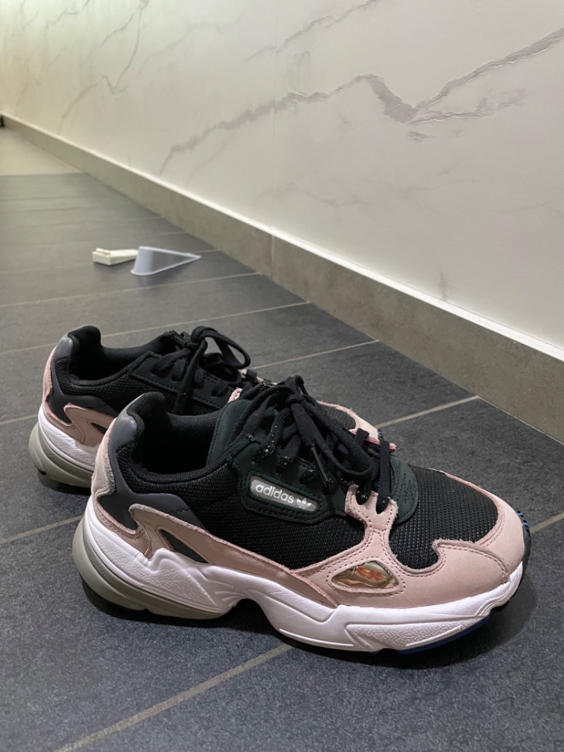 Jennie adidas falcon online