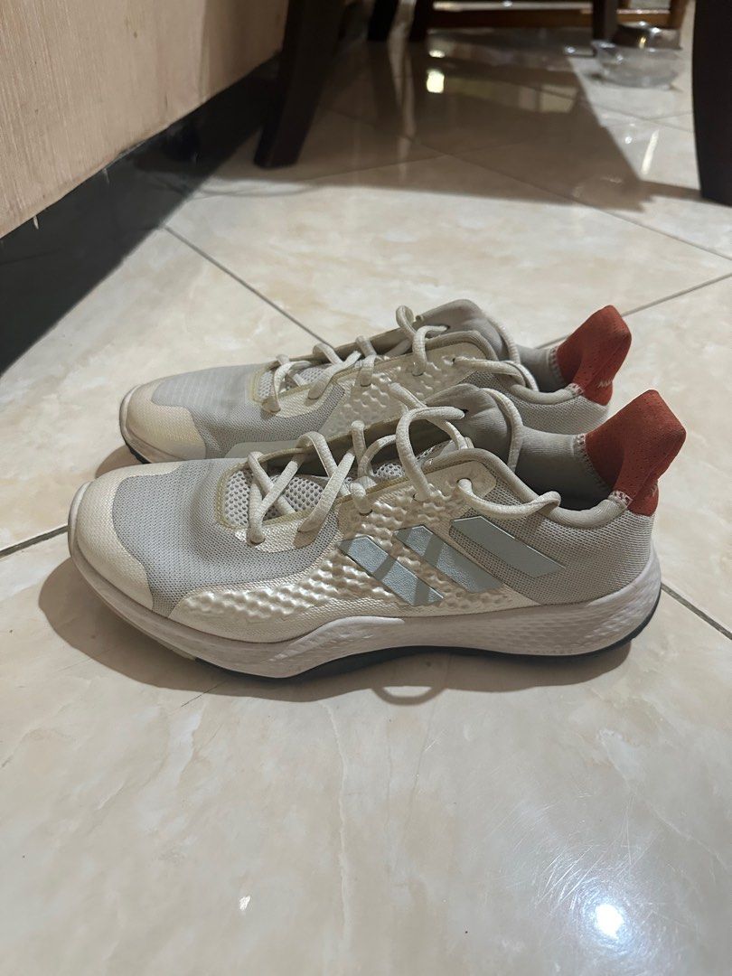 Adidas fit bounce trainer w Fesyen Wanita Sepatu di Carousell