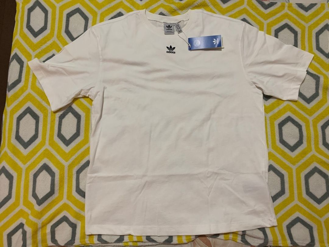 Adidas Women's White tee (oversized) (Category: Shirts) located in Pila. Submitted by hnyrms (Listing ID 1211383570, Image 1). Description: Oversized shirt. Size SMALL on tag but can fit up to Large Body frames. ‼️💯AUTHENTIC ‼️ Bought in the US Brand new. Binuksan lang po yung Plastic Pouch niya. Measurements are in the pictures. PRICE CAN BE NEGOTIABLE. Just DM me. LBC lang po available na courier. Dfs are shouldered by the buyer. Thanks 😉.