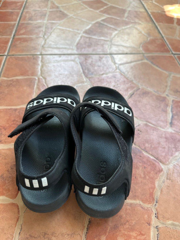 Adilette sandals (Category: Babies & Kids Fashion) located in Quezon City. Submitted by vjl21 (Listing ID 1223025783, Image 2). Description: Size 12k 17.8cm.