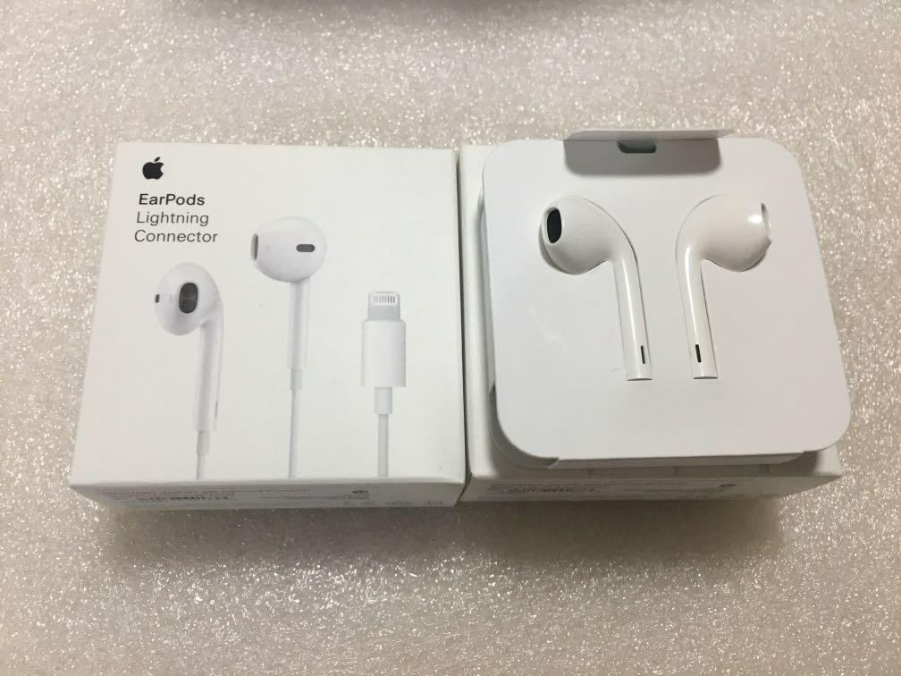 Apple Earpods original lightning port, Audio, Earphones on Carousell