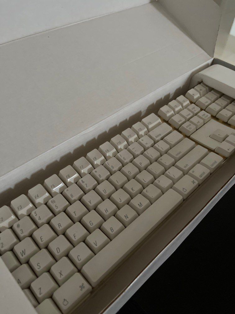 Apple wireless keyboard, Car Accessories, Accessories on Carousell