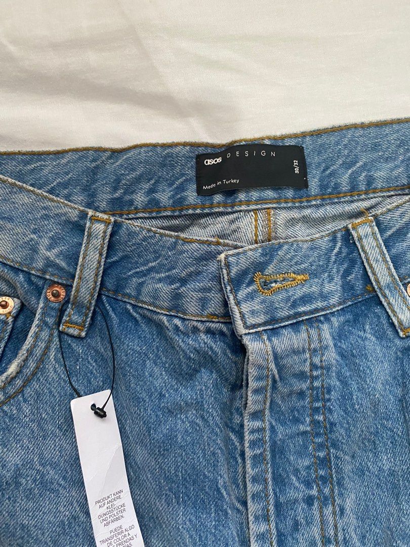 ASOS mid rise straight cut jeans (Category: Jeans) located in San Fernando. Submitted by mhegb (Listing ID 1223056089, Image 2). Description: BRAND NEW (still with tag) Size 30-32 Bought directly on the website .