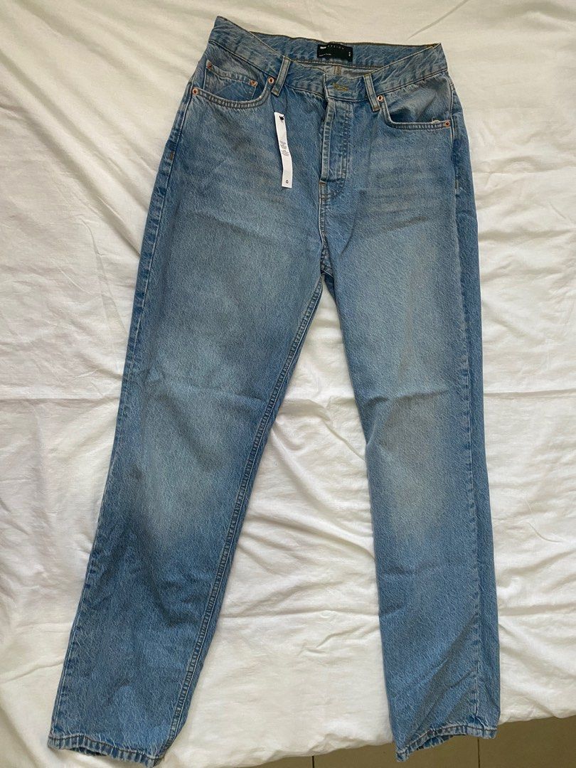 ASOS mid rise straight cut jeans (Category: Jeans) located in San Fernando. Submitted by mhegb (Listing ID 1223056089, Image 3). Description: BRAND NEW (still with tag) Size 30-32 Bought directly on the website .