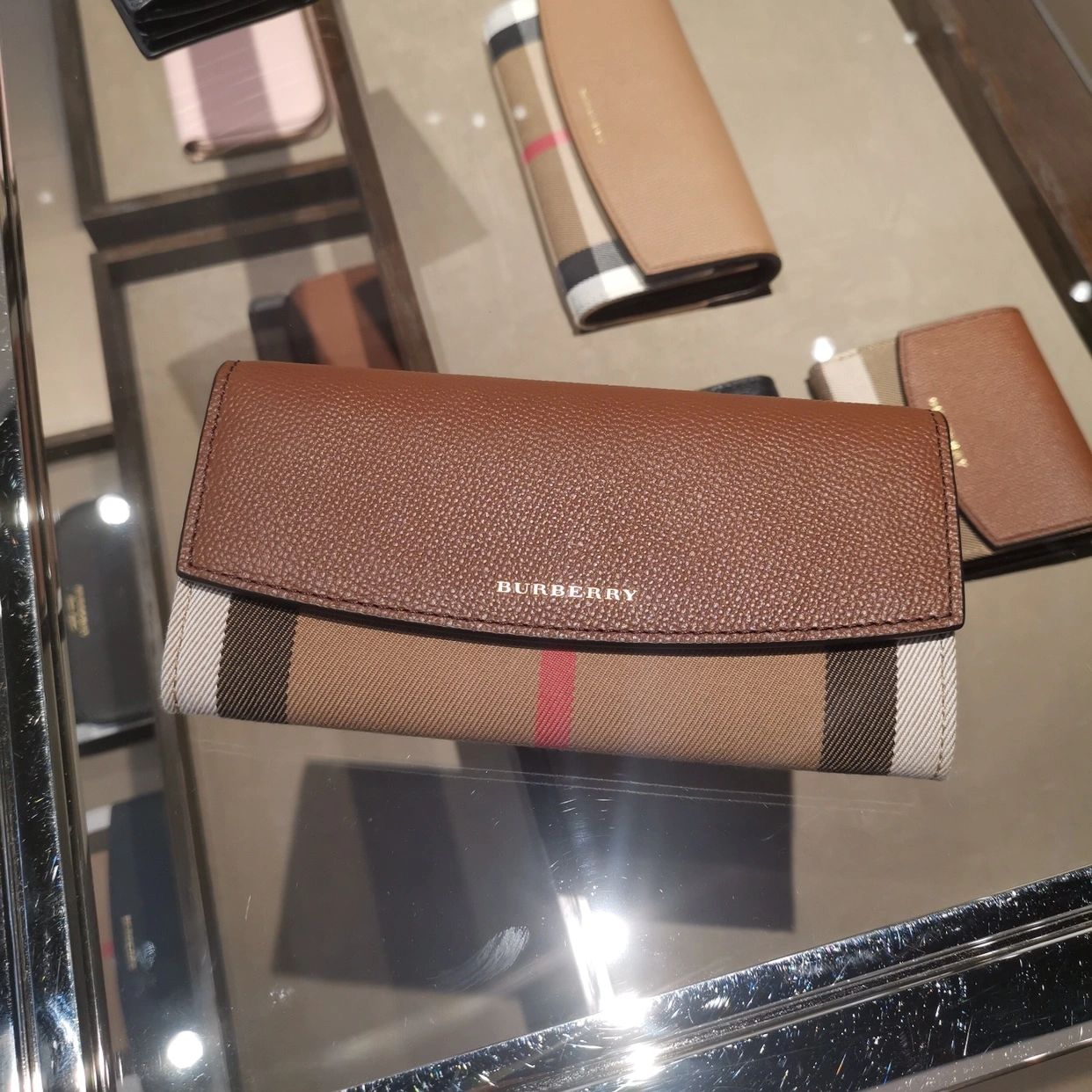 Repricred)Used Burberry wallet original, Women's Fashion, Bags & Wallets,  Wallets & Card holders on Carousell
