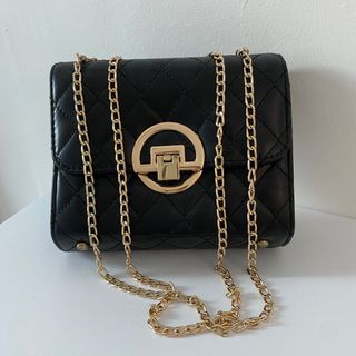 (Category: ) located in . Submitted by swift.thrifts (Listing ID 1223109162, Image 1). Description: .