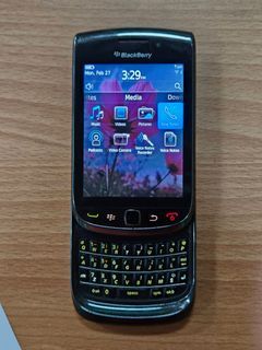 Blackberry Torch 9800 with Box , Cable and Earphones