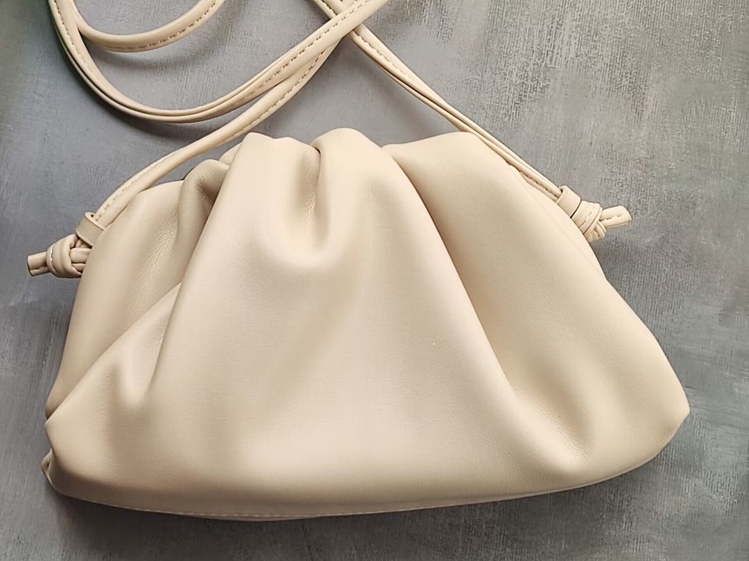 Bottega veneta shop cloud pouch