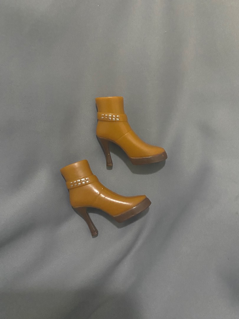 BRATZ BROWN BOOTS, Hobbies & Toys, Toys & Games on Carousell