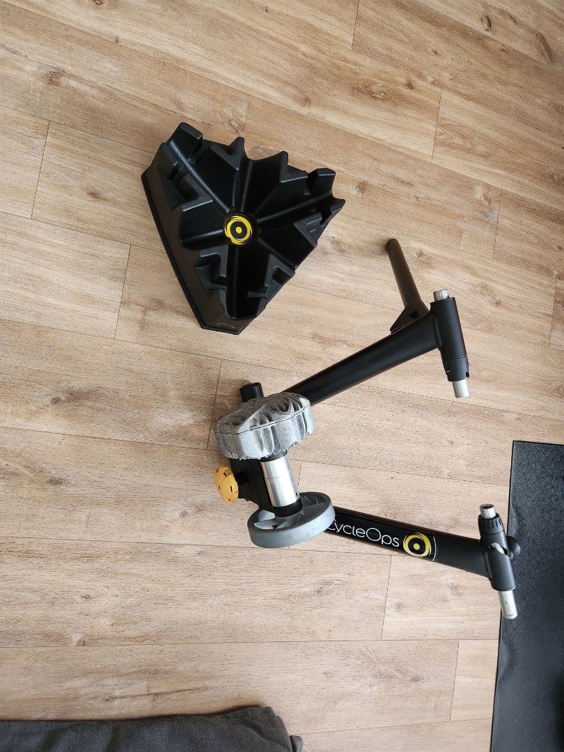 Cycleops Trainer Block Cycleops wheel-on trainer with riser block, Sports Equipment, Bicycles ...